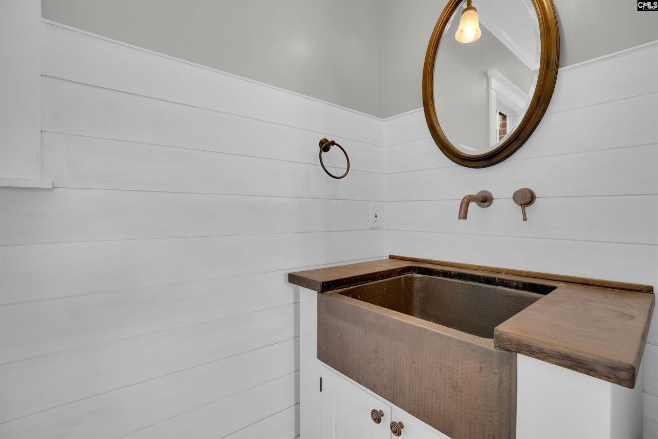 716 Longtown Road W Photo 22