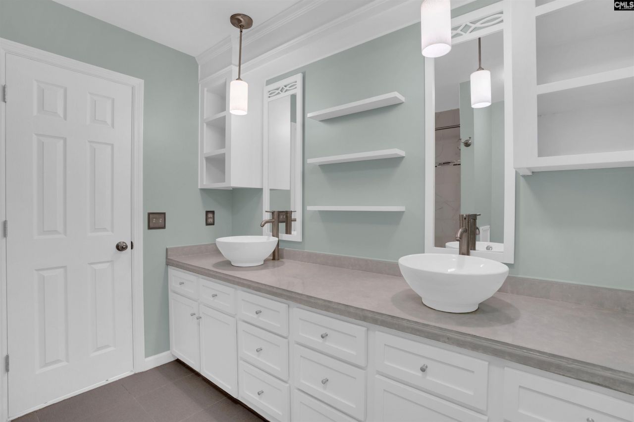 716 Longtown Road W Photo 28