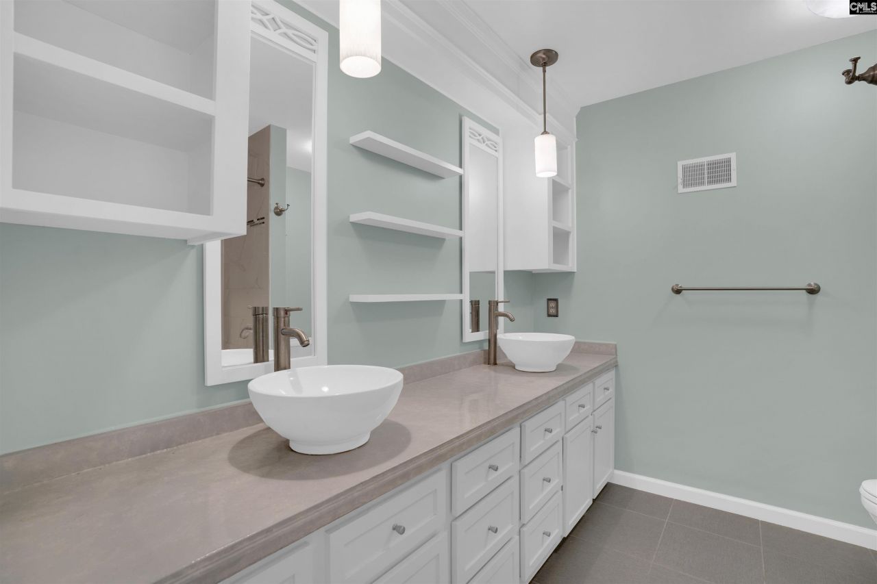 716 Longtown Road W Photo 29