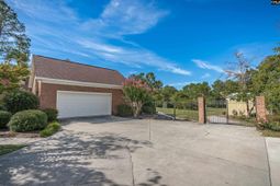 716 Longtown Road W photo 4