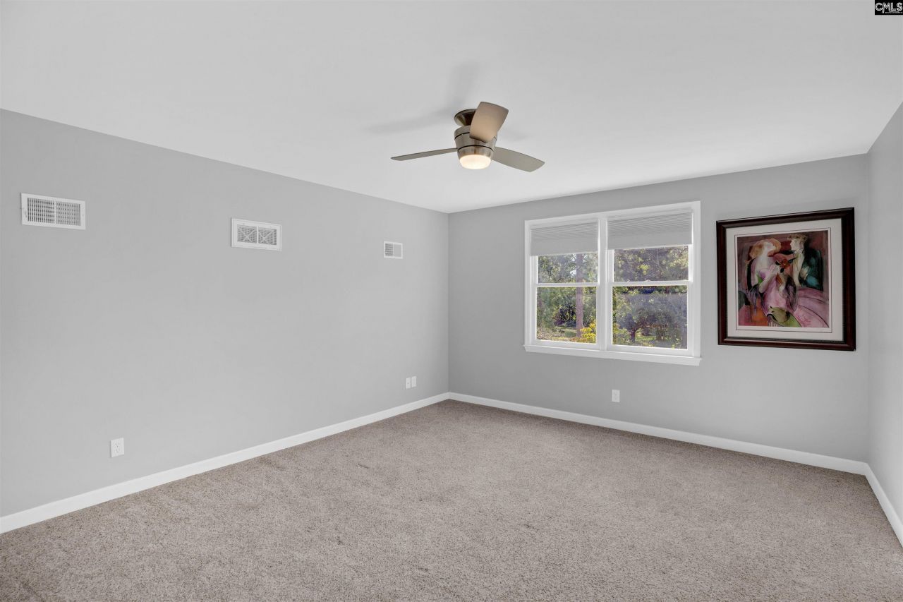 716 Longtown Road W Photo 32