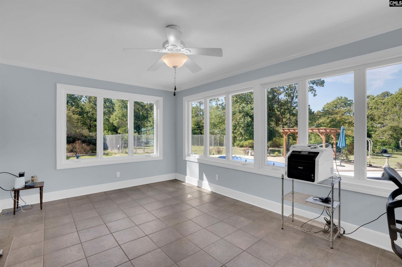 716 Longtown Road W Photo 33