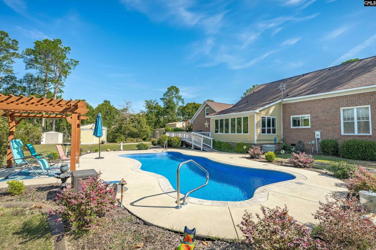 716 Longtown Road W Photo 45