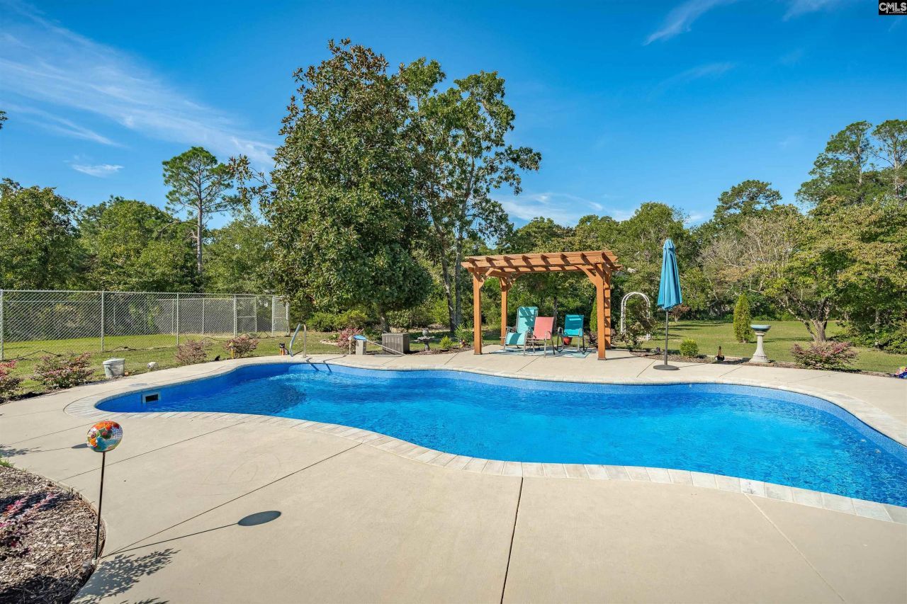 716 Longtown Road W Photo 48