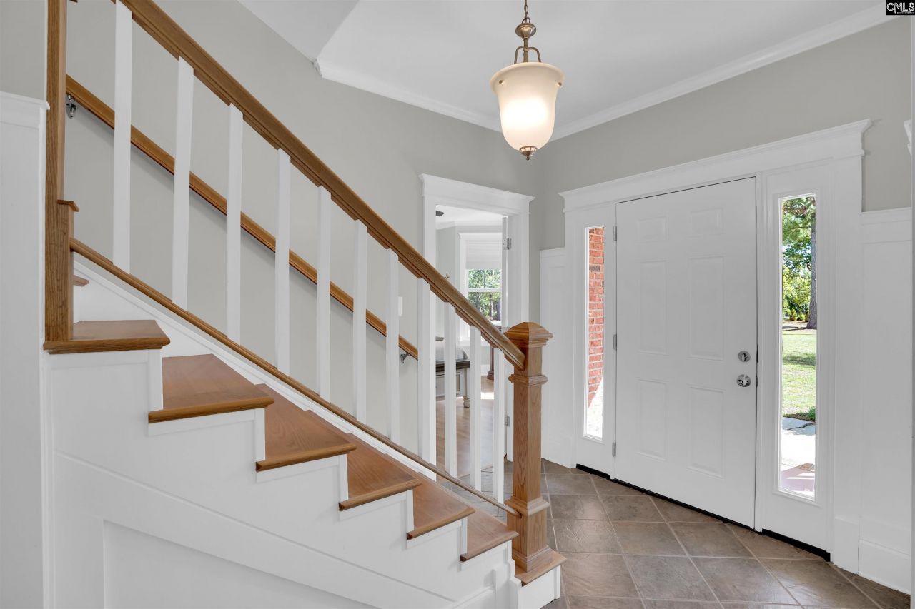 716 Longtown Road W Photo 5