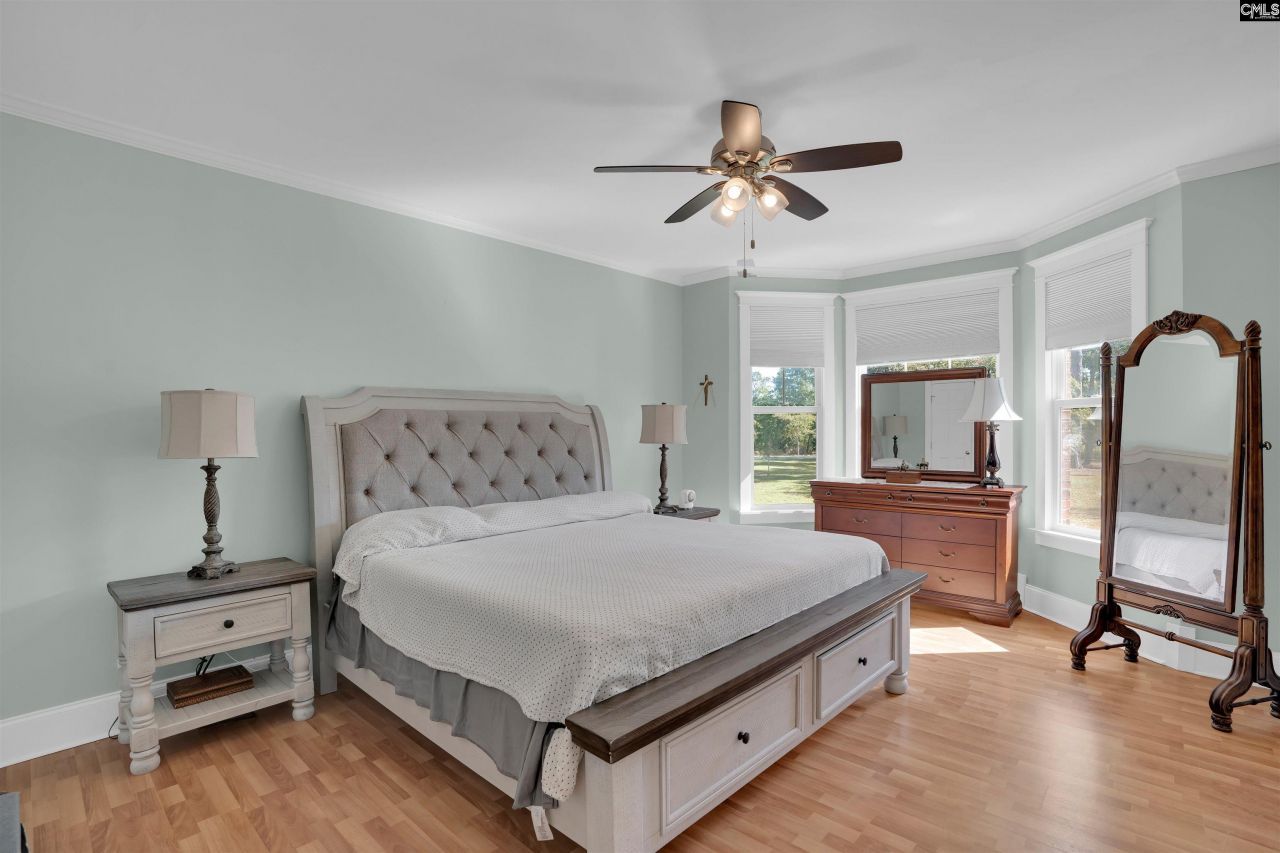 716 Longtown Road W Photo 6