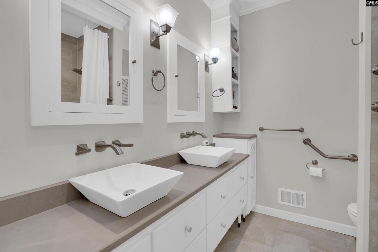 716 Longtown Road W Photo 9