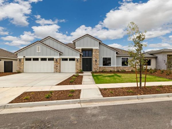 3711 Pathway Court, Bakersfield, CA 93311