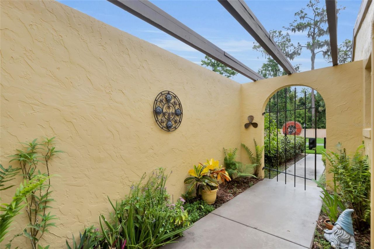1111 Lakeshore Dr, Unit A3, Eustis, FL 32726