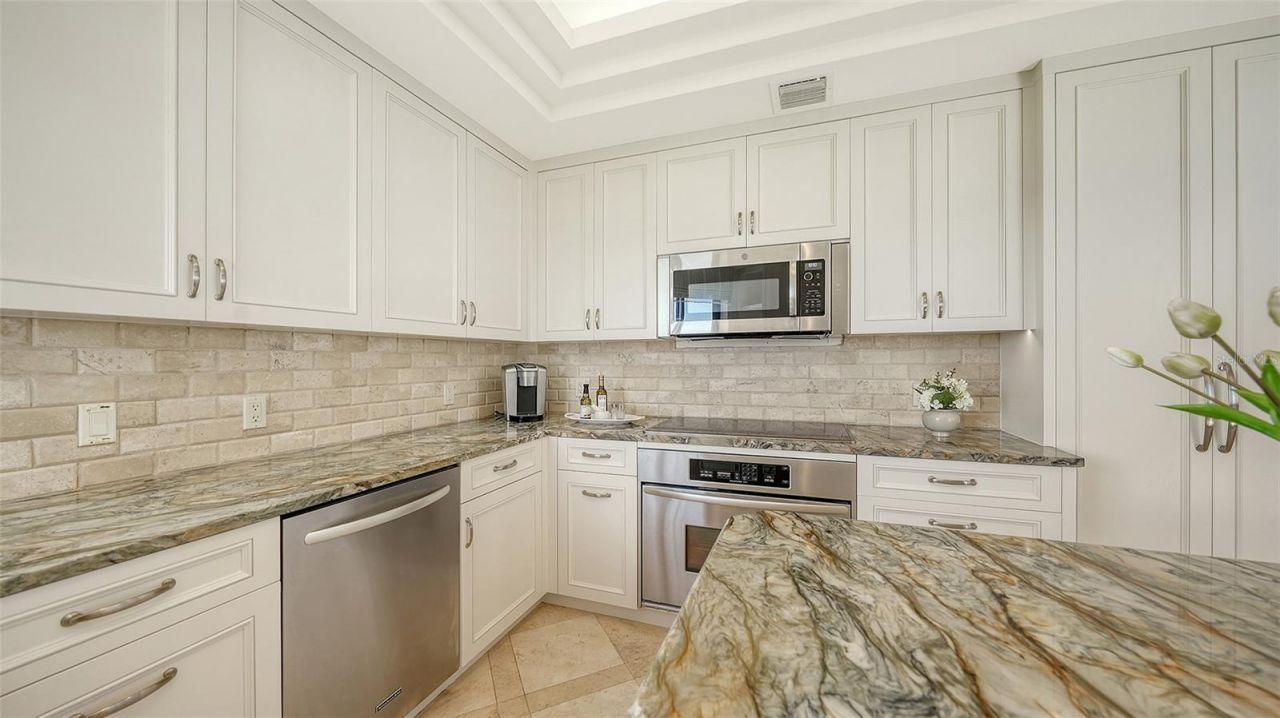 435 L Ambiance Drive, Unit L707, Longboat Key, FL 34228 Photo