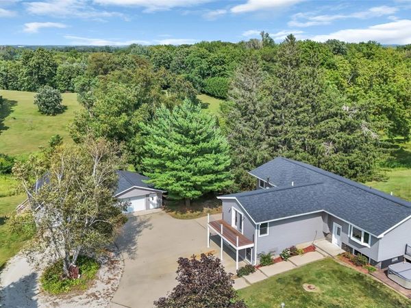 2713 61st Street Lane, Vinton, IA 52349