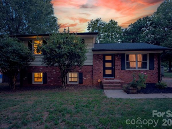 827 Brookwood Drive, Mooresville, NC 28115