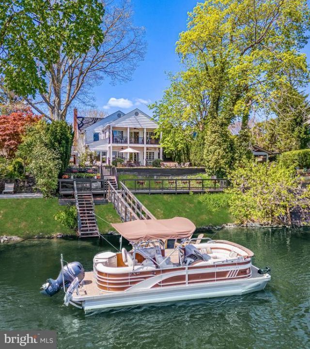 64 N MAIN STREET, NEW HOPE, PA 18938