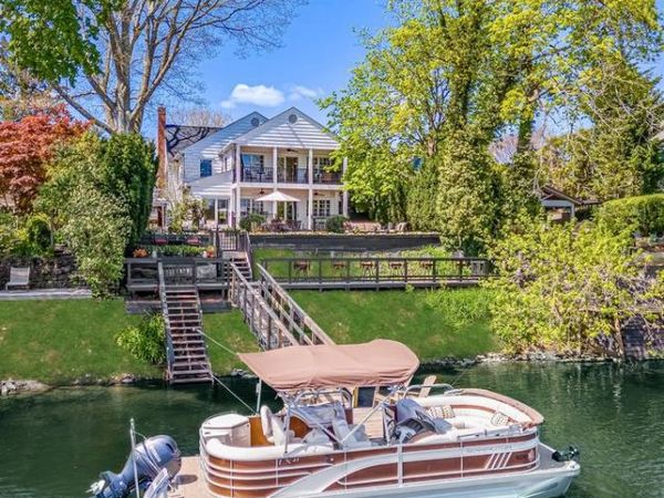 64 N MAIN STREET, NEW HOPE, PA 18938