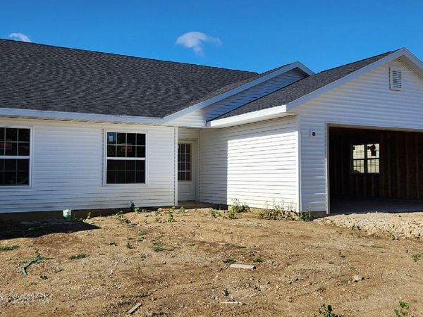 216 Betzer Road, Delavan, WI 53115