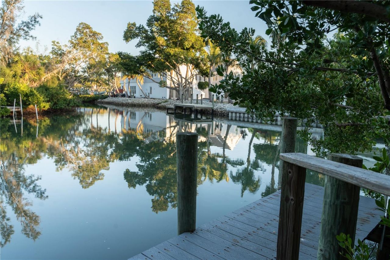 300 Garden Lane, Sarasota, FL 34242 Photo