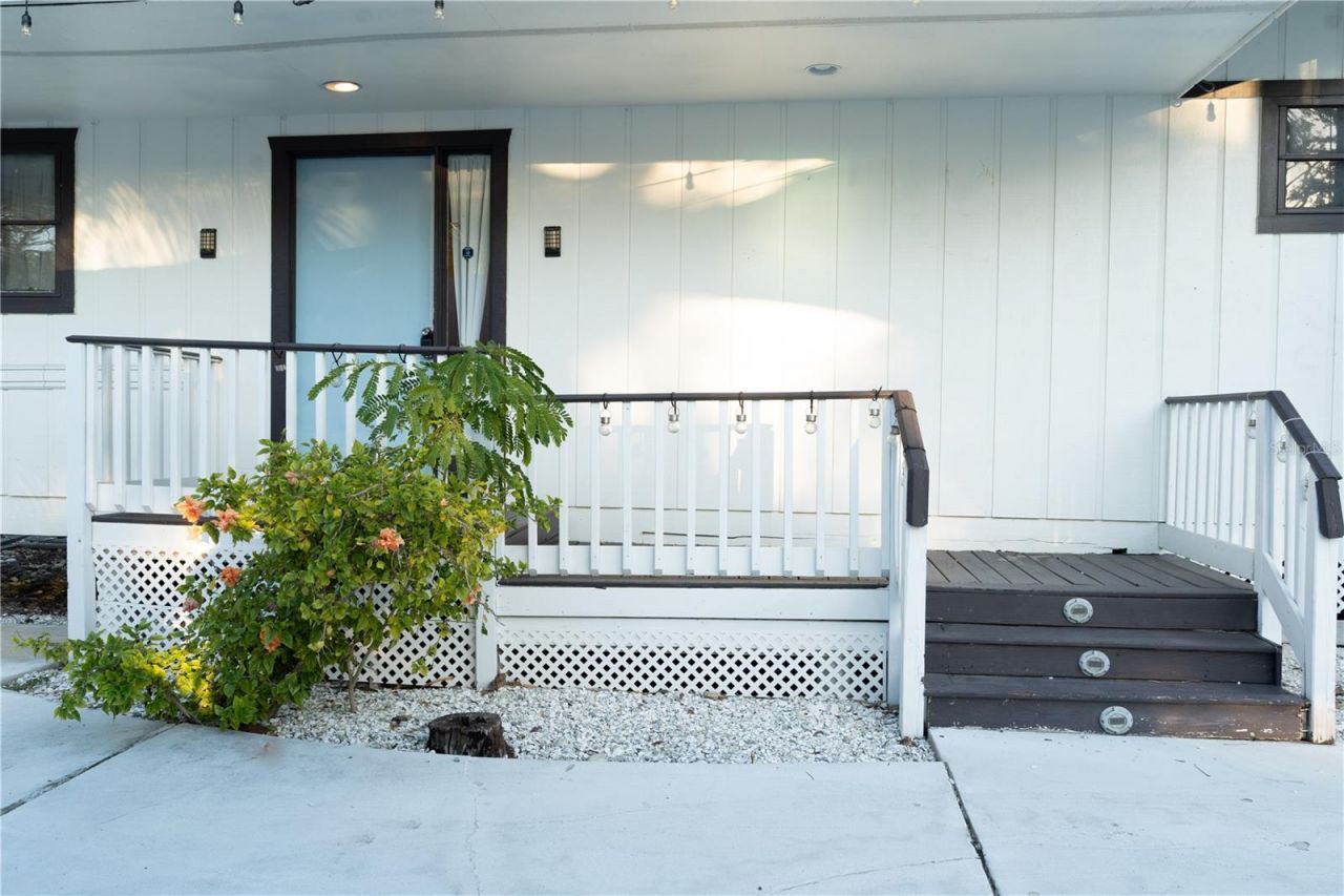 300 Garden Lane, Sarasota, FL 34242 Photo