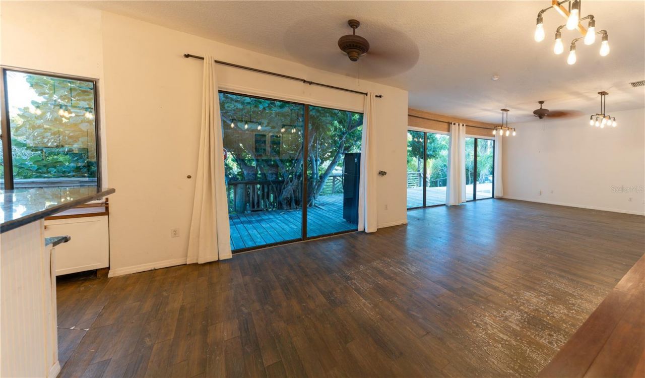 300 Garden Lane, Sarasota, FL 34242 Photo