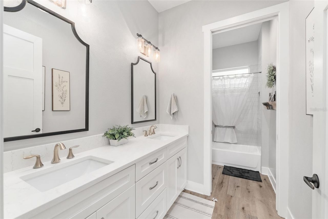 2540 NE 108th Lane, Oxford, FL 34484 Photo