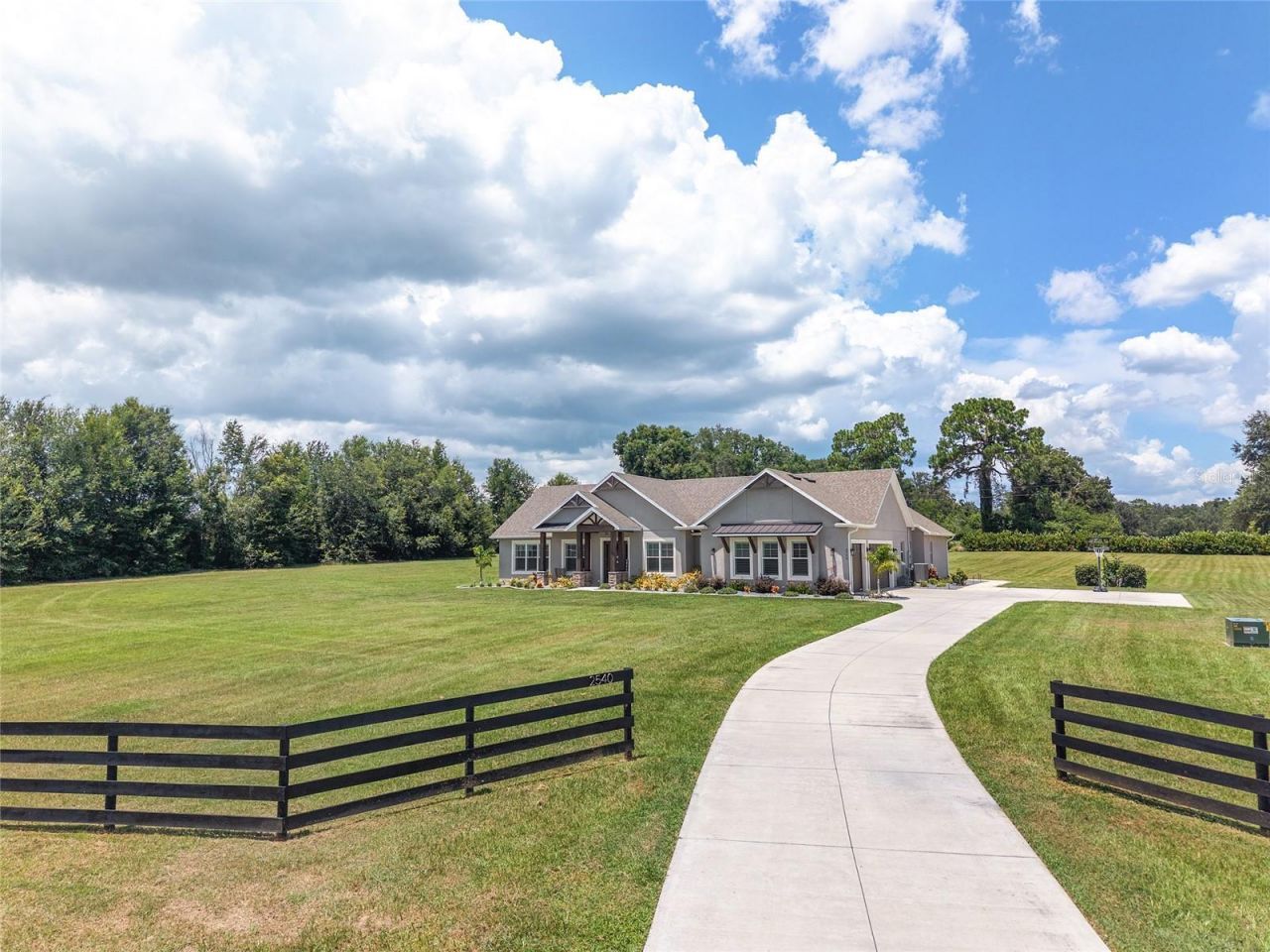 2540 NE 108th Lane, Oxford, FL 34484 Photo