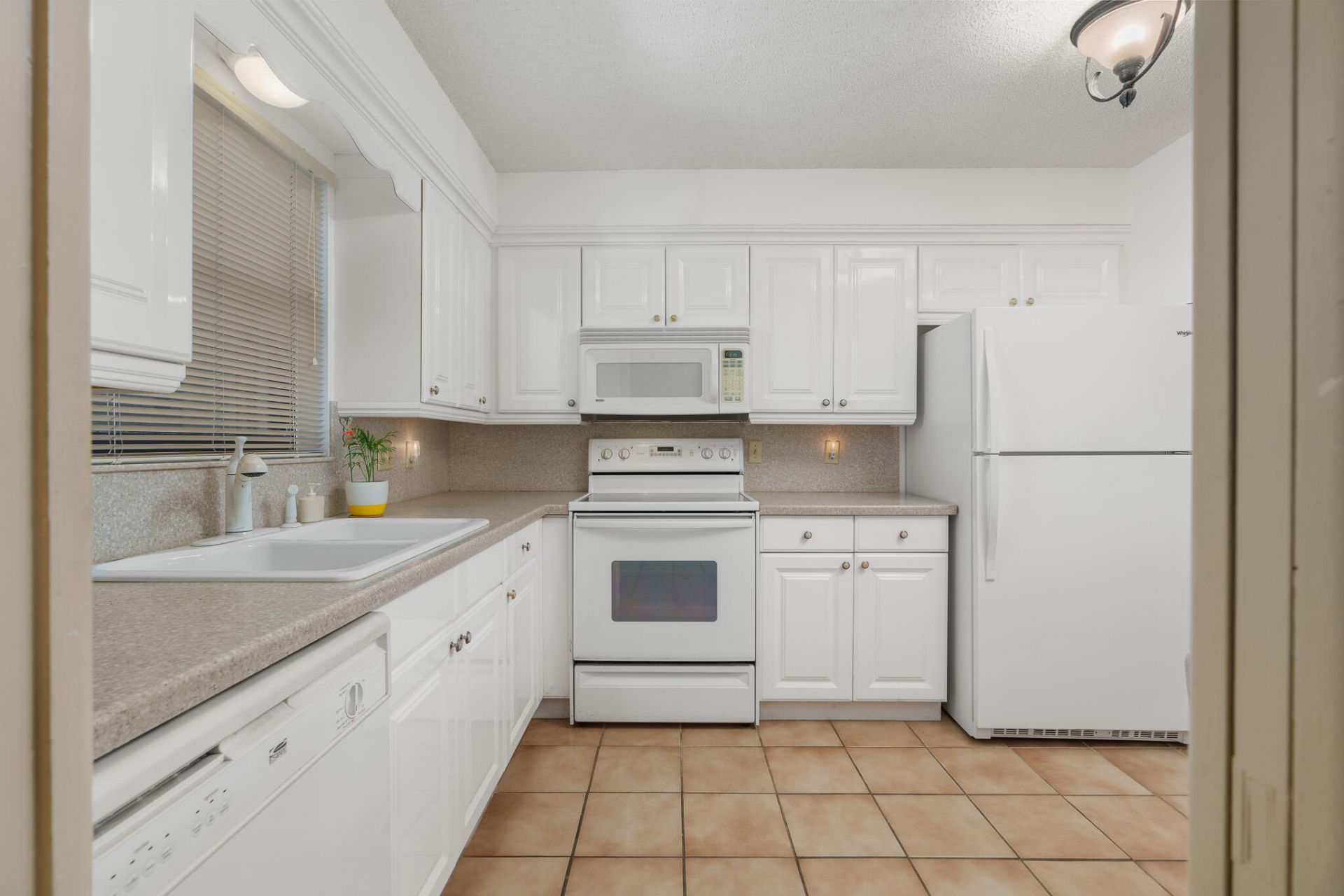 445 SE 21st Avenue, Unit 202, Deerfield Beach, FL 33441 Photo