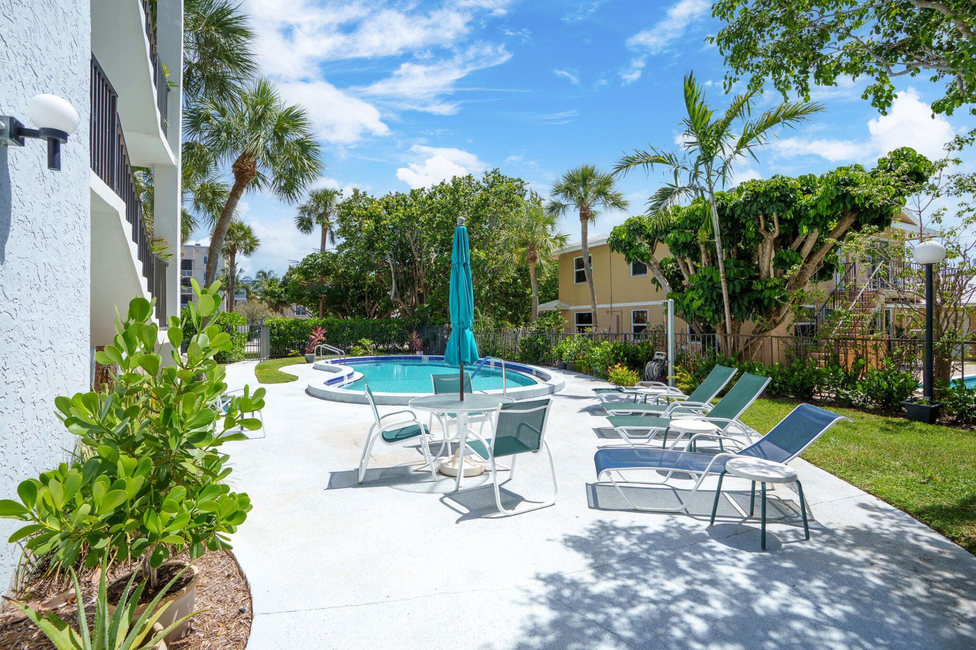 445 SE 21st Avenue, Unit 202, Deerfield Beach, FL 33441 Photo