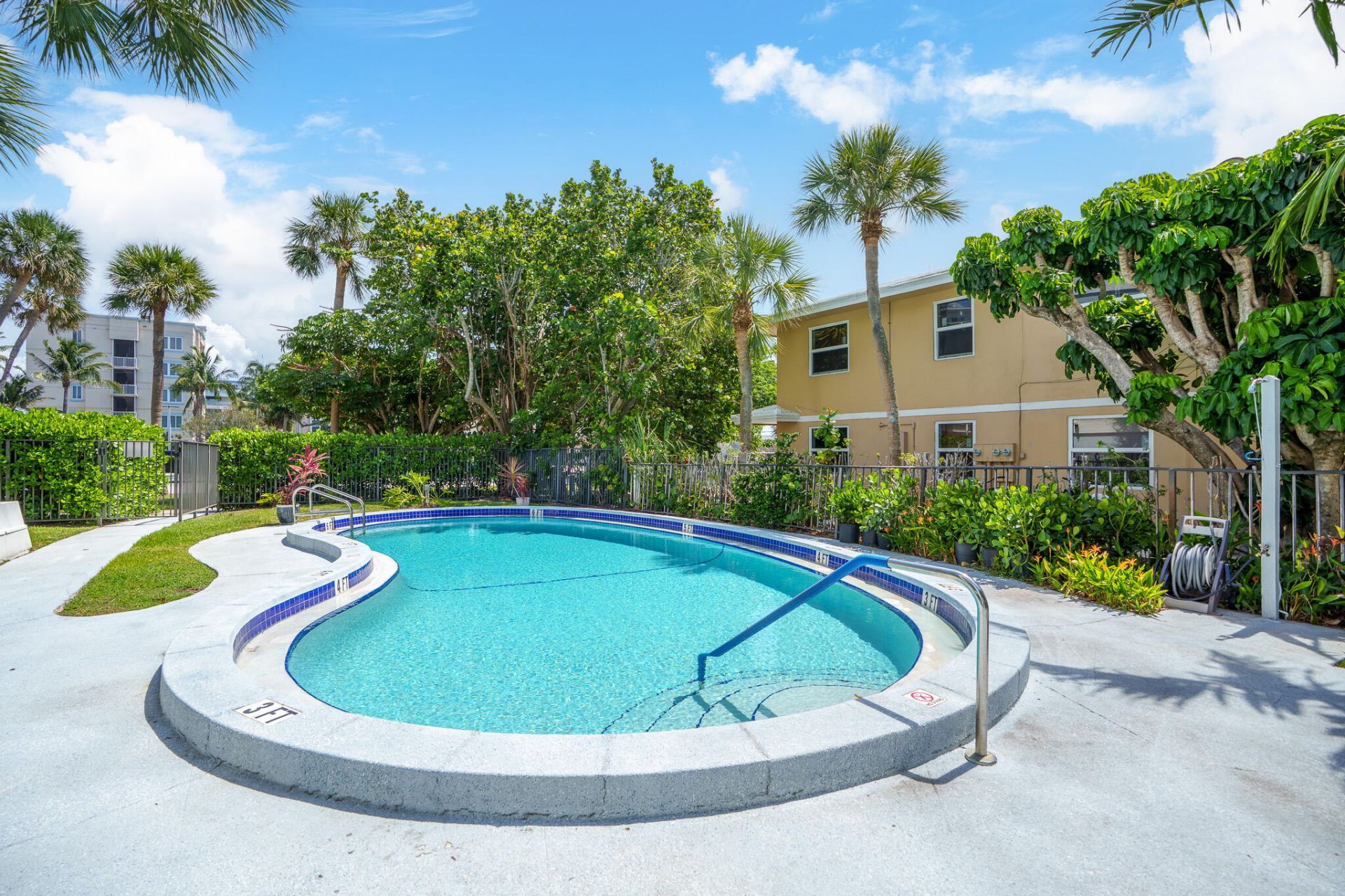 445 SE 21st Avenue, Unit 202, Deerfield Beach, FL 33441 Photo