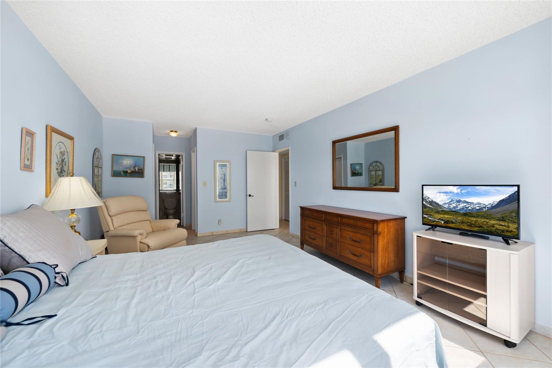 4010 Galt Ocean Drive, Unit 310, Fort Lauderdale, FL 33308 Photo