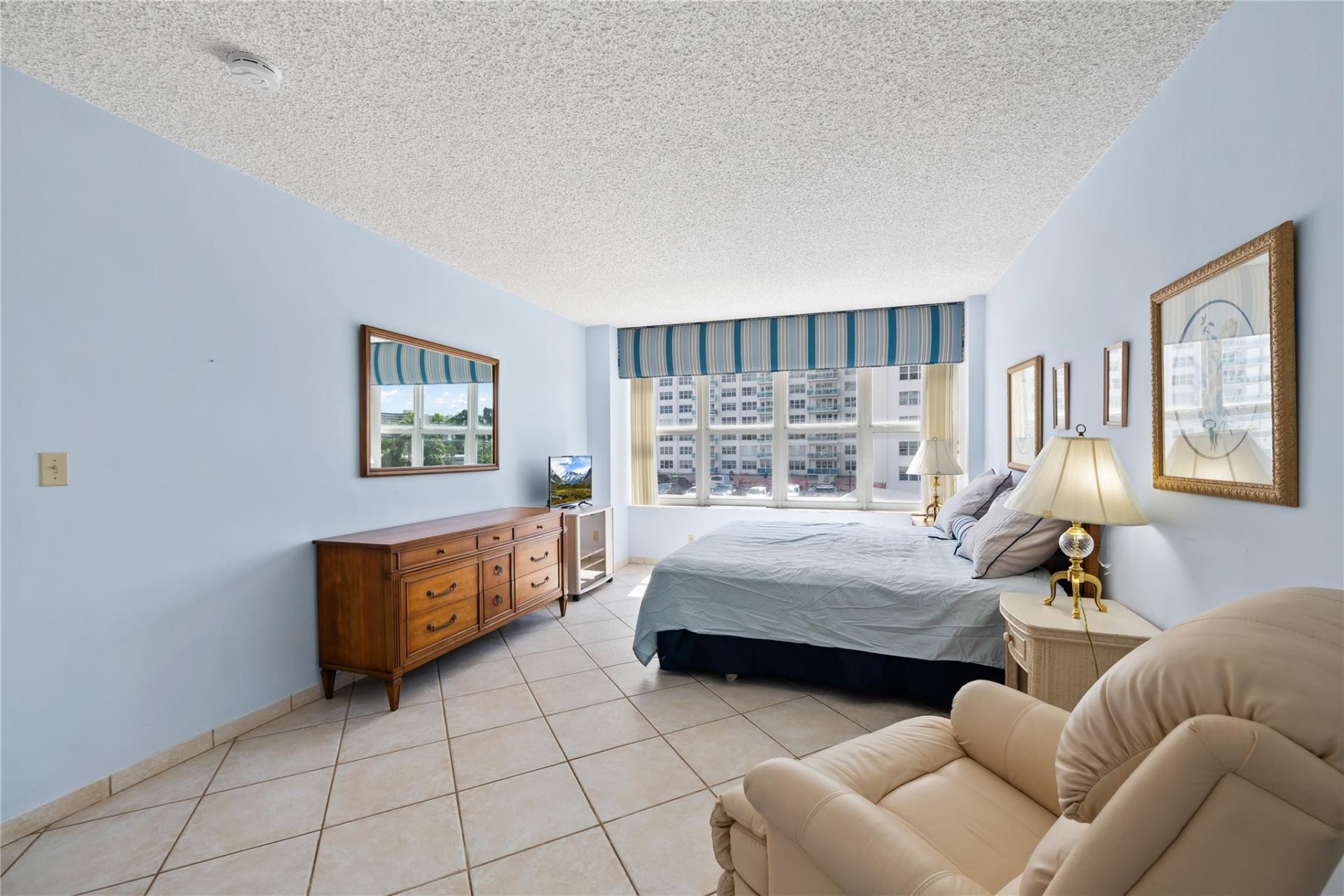 4010 Galt Ocean Drive, Unit 310, Fort Lauderdale, FL 33308 Photo