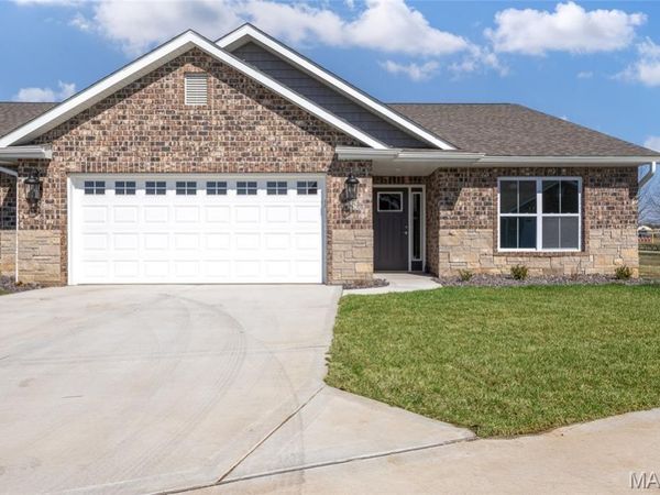 15 Sonata Lane, Troy, IL 62294