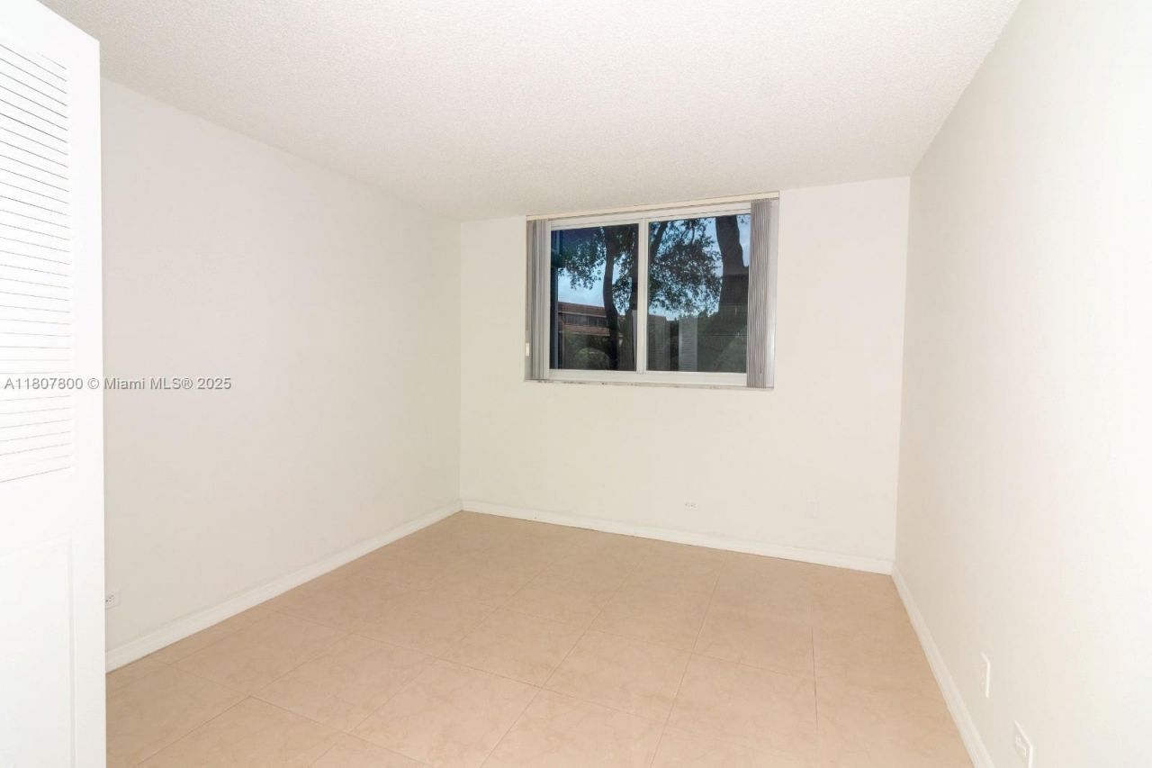 447 NE 195th St, Unit 217, Miami, FL 33179 Photo