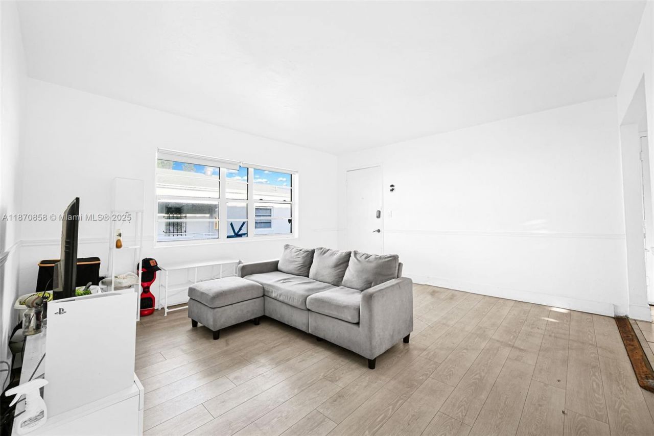 1784 Marseille Dr, Miami Beach, FL 33141 Photo