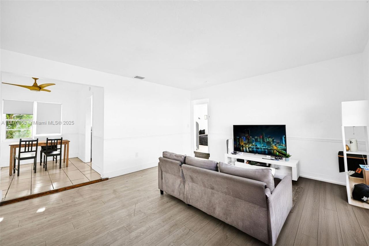 1784 Marseille Dr, Miami Beach, FL 33141 Photo