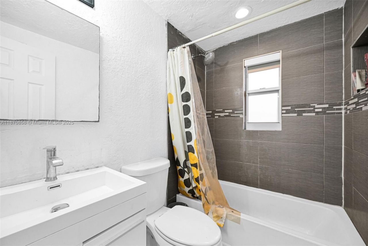 1784 Marseille Dr, Miami Beach, FL 33141 Photo