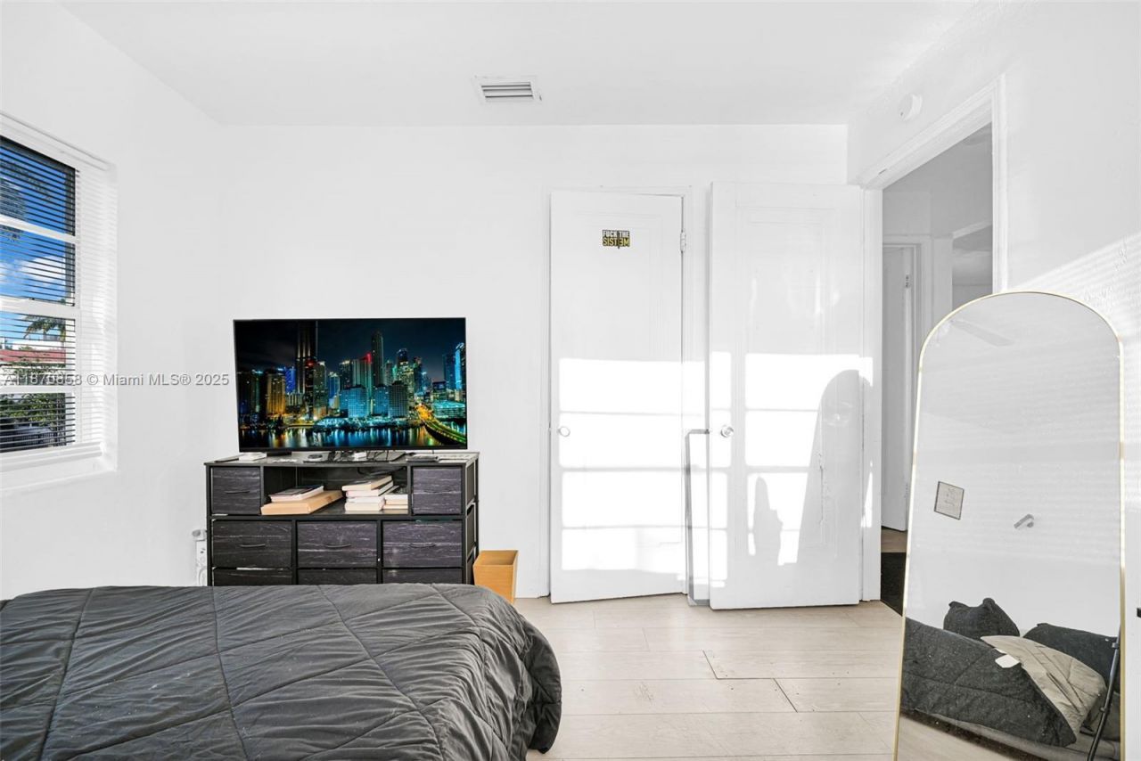 1784 Marseille Dr, Miami Beach, FL 33141 Photo