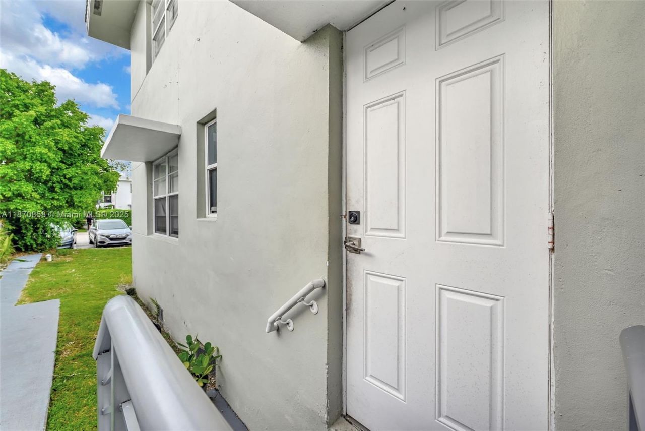 1784 Marseille Dr, Miami Beach, FL 33141 Photo