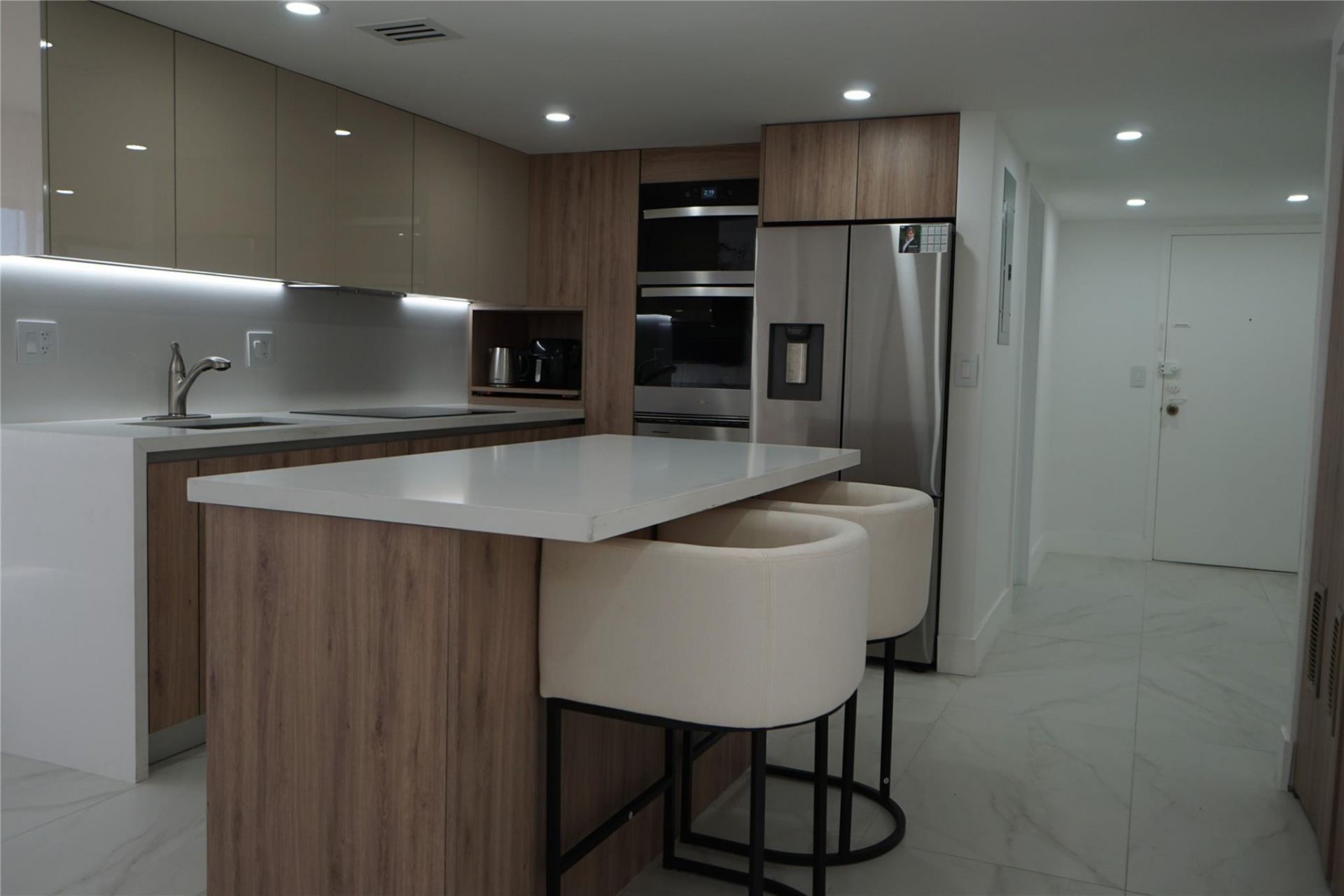 6941 Carlyle Avenue, Unit 4C, Miami Beach, FL 33141 Photo