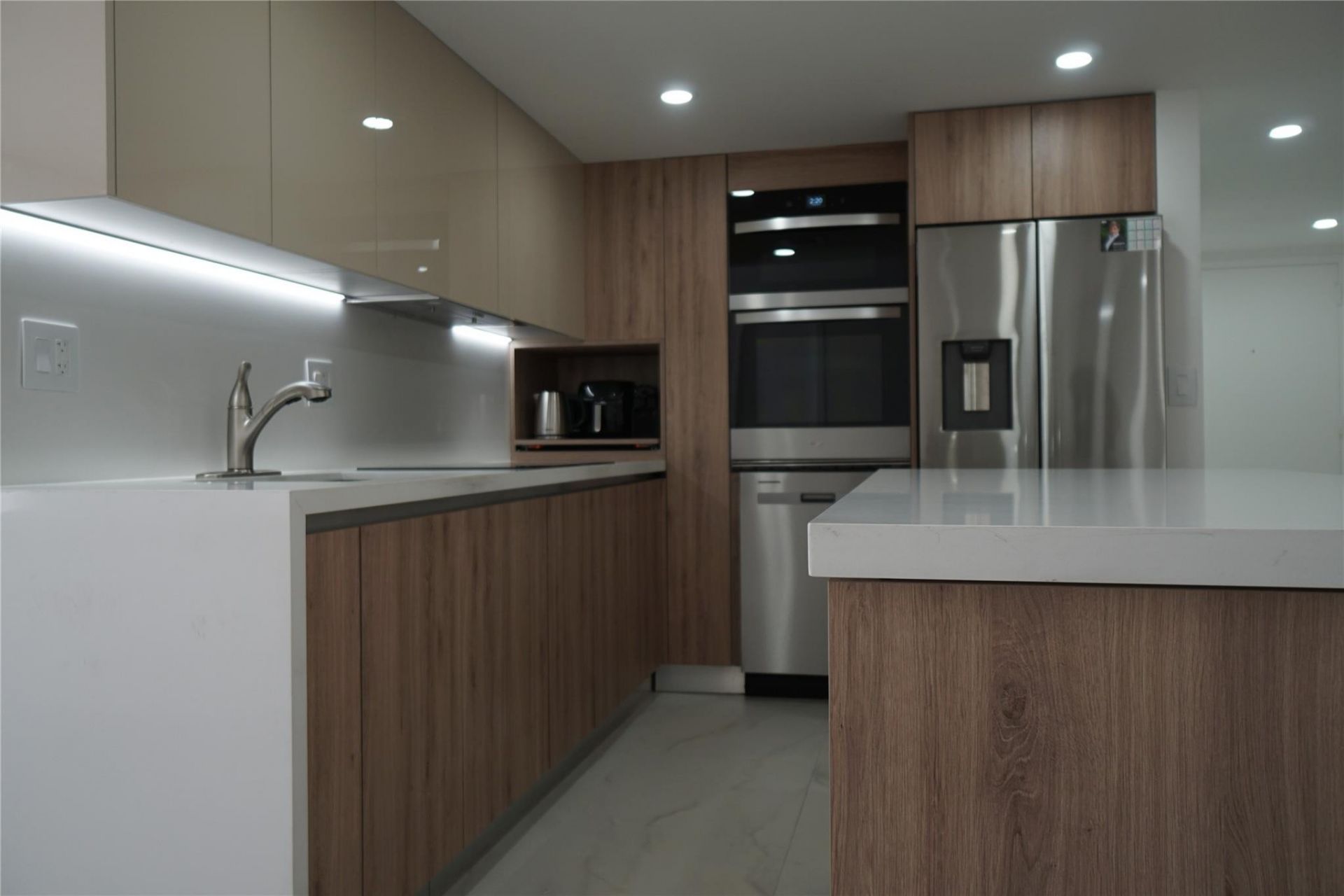 6941 Carlyle Avenue, Unit 4C, Miami Beach, FL 33141 Photo