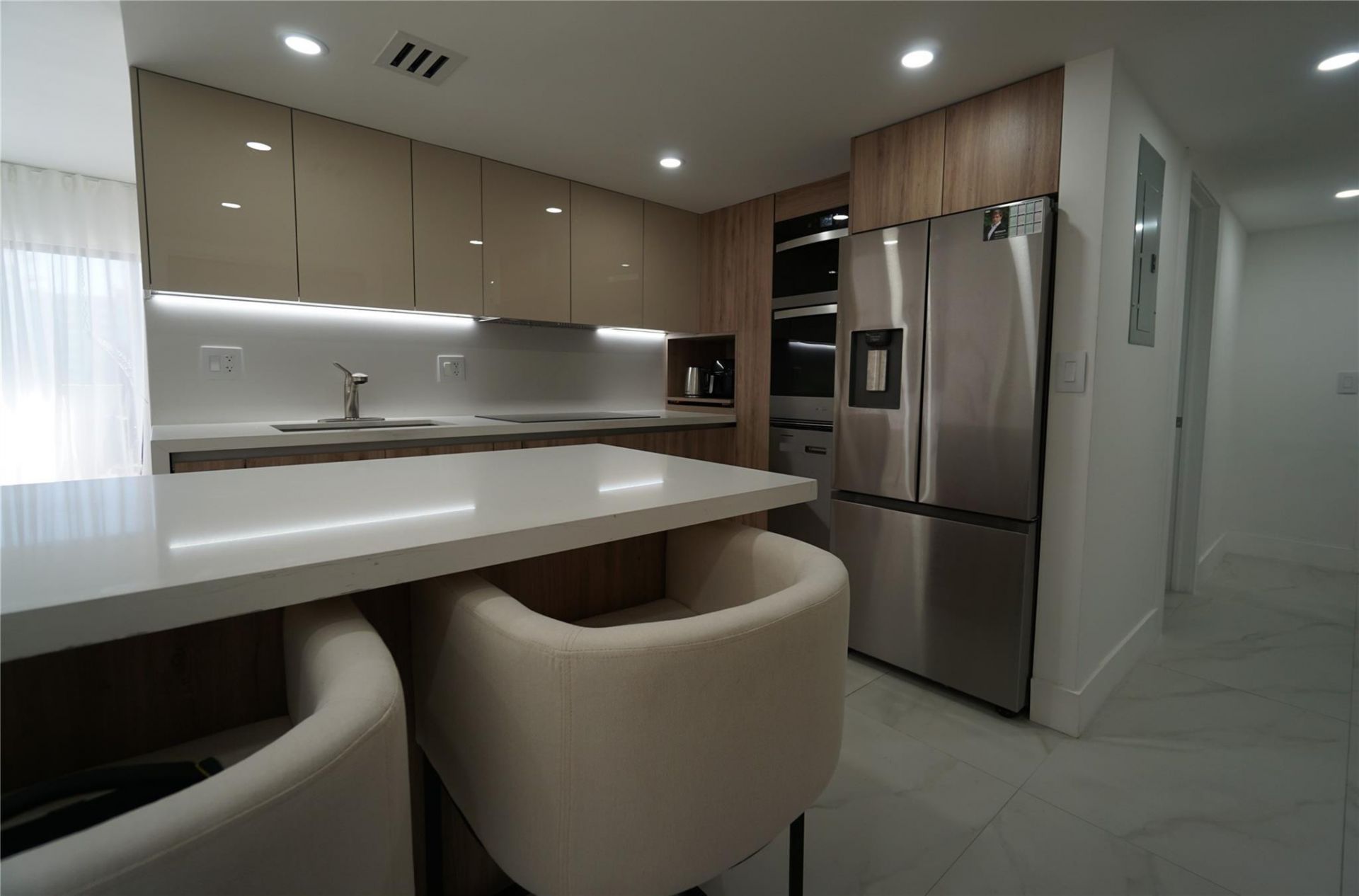 6941 Carlyle Avenue, Unit 4C, Miami Beach, FL 33141 Photo