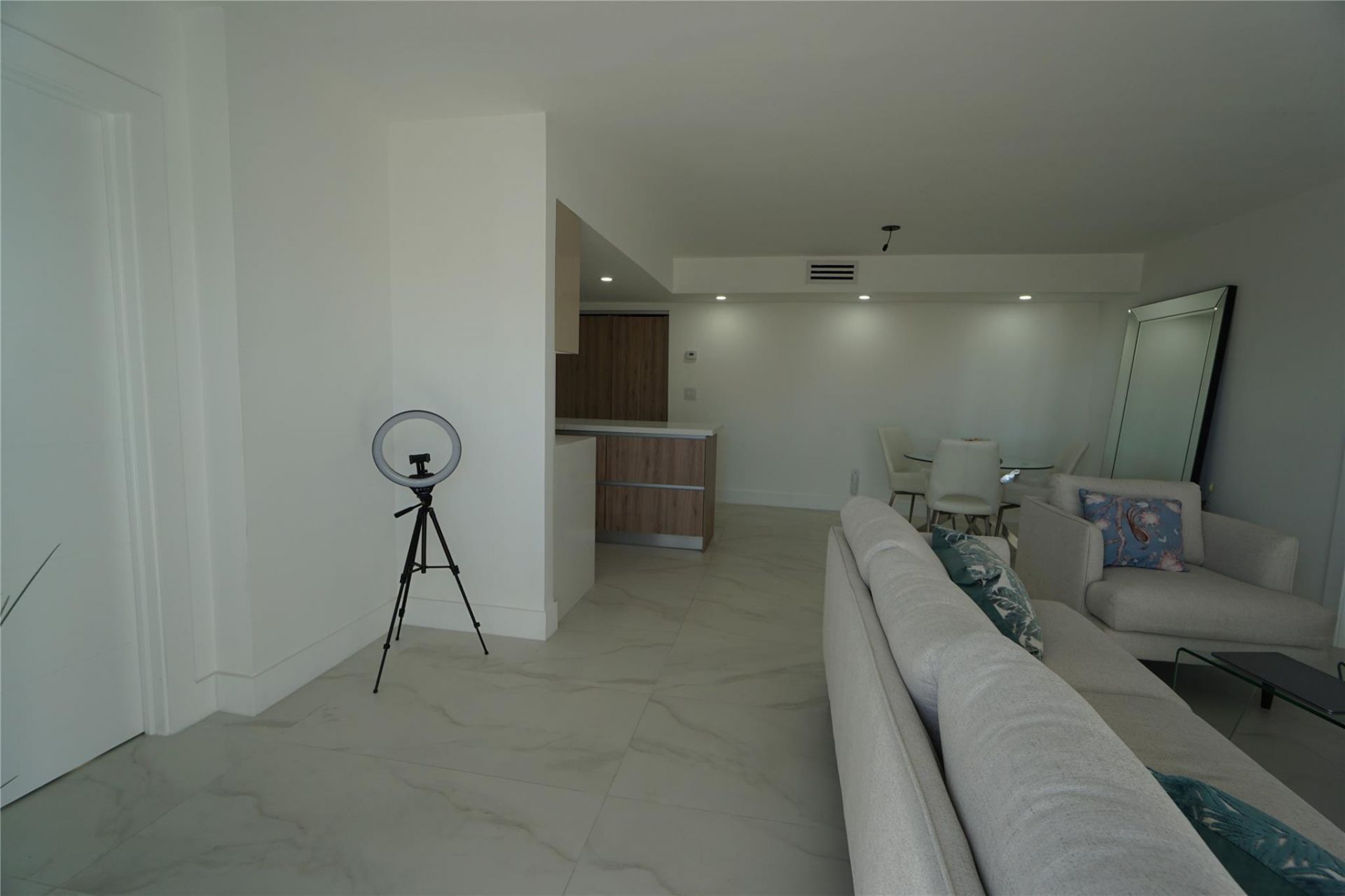 6941 Carlyle Avenue, Unit 4C, Miami Beach, FL 33141 Photo