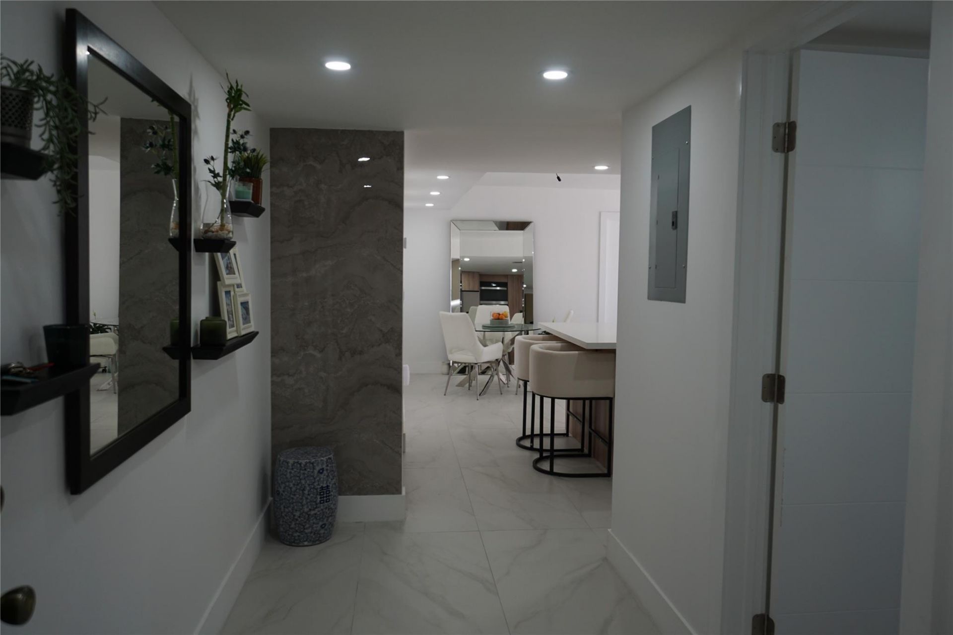 6941 Carlyle Avenue, Unit 4C, Miami Beach, FL 33141 Photo