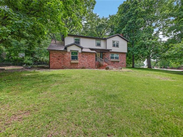 2825 E Inwood Lane, Fayetteville, AR 72701