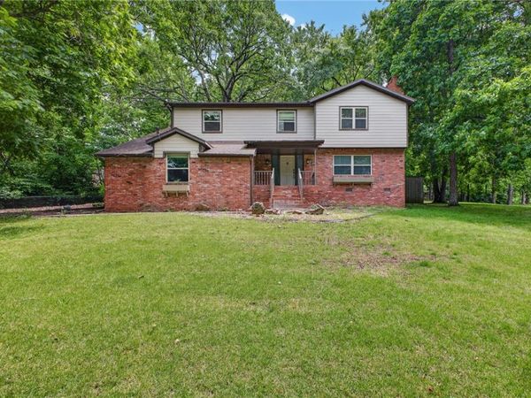 2825 E Inwood Lane, Fayetteville, AR 72701