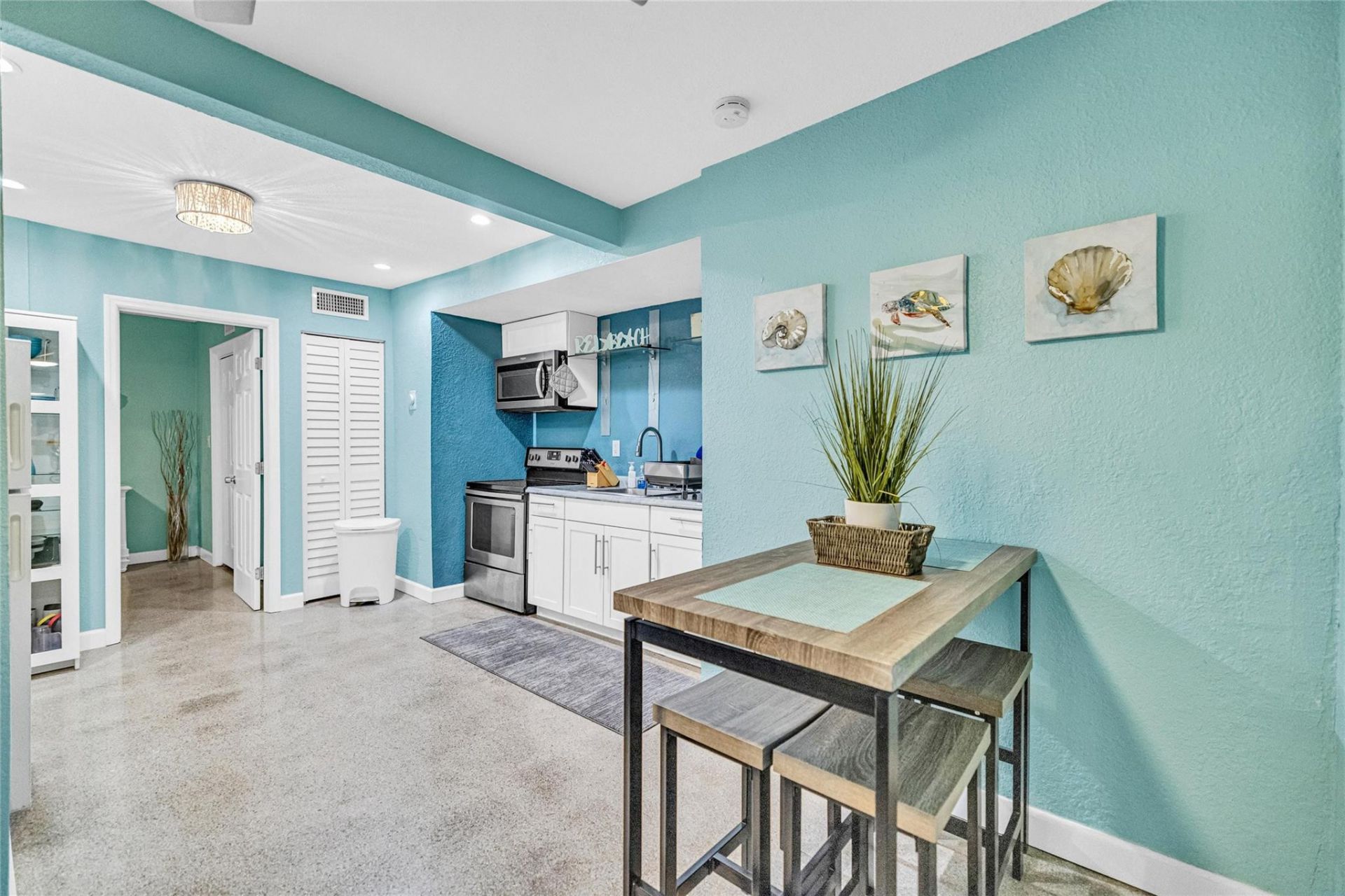 1715 NE 11th Street, Fort Lauderdale, FL 33304 Photo