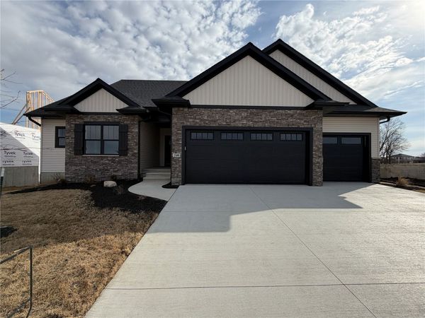 240 S Seven Oaks Road, North Liberty, IA 52317