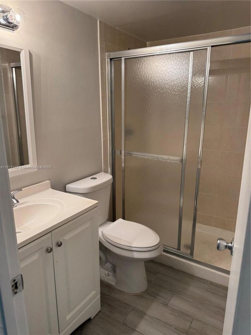 721 N Pine Island Rd, Unit 201, Plantation, FL 33324 Photo