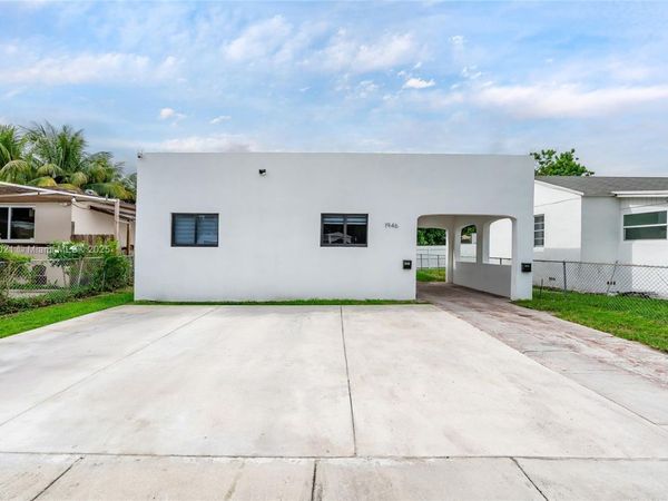 1946 NW 49th St, Miami, FL 33142