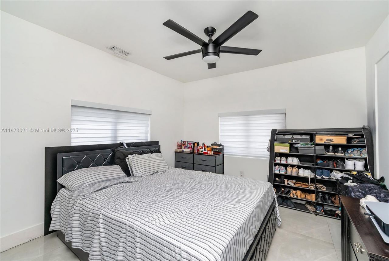 1946 NW 49th St, Miami, FL 33142 Photo