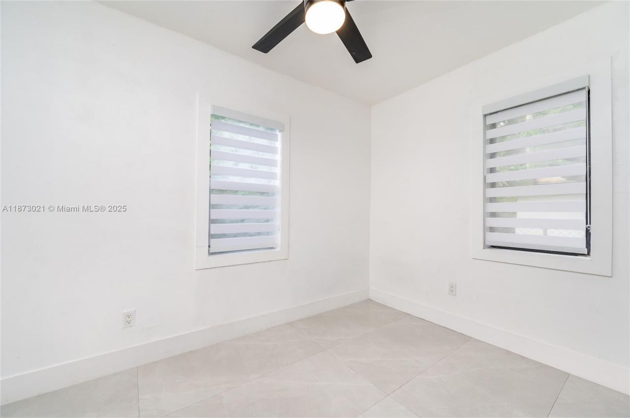 1946 NW 49th St, Miami, FL 33142 Photo