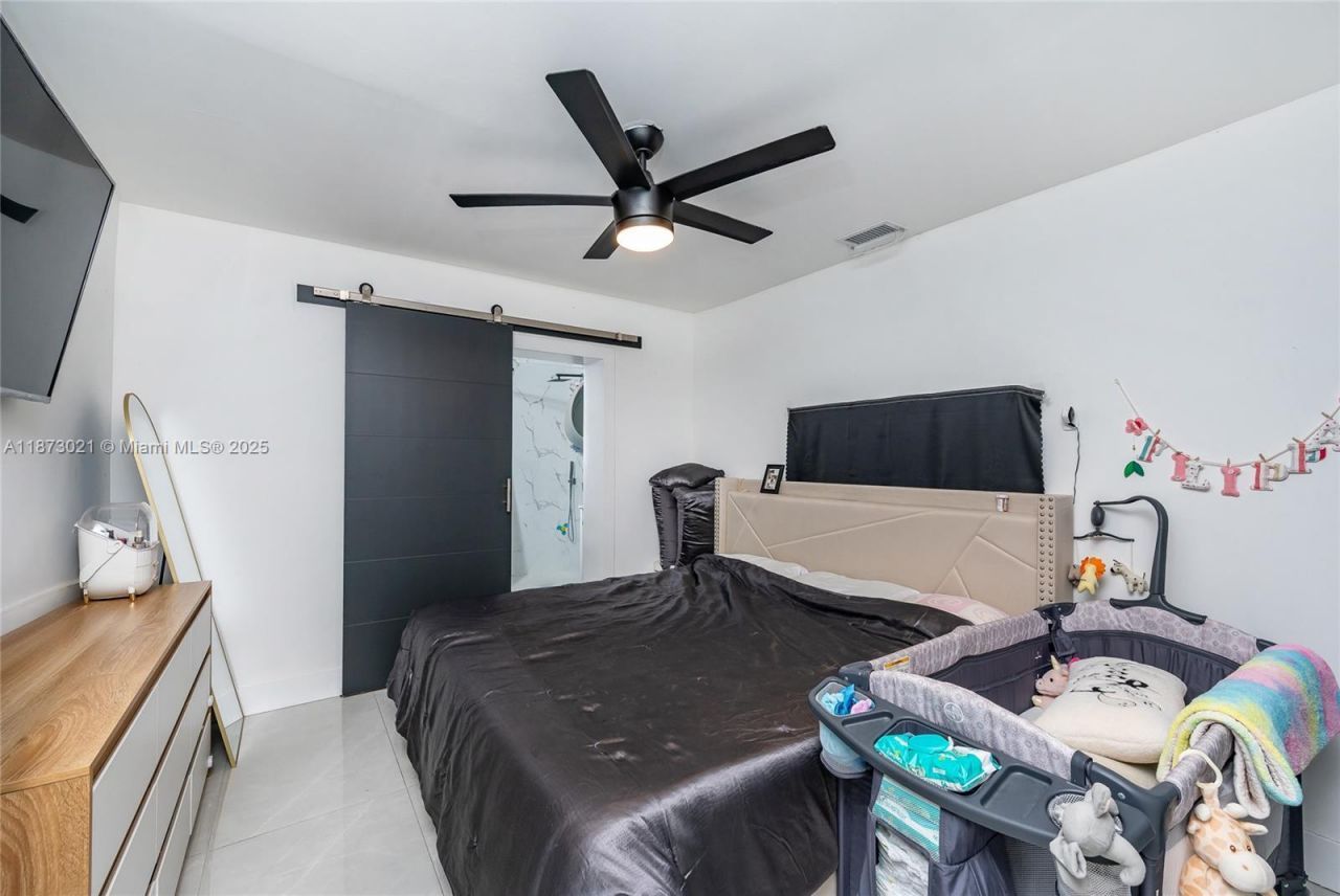 1946 NW 49th St, Miami, FL 33142 Photo